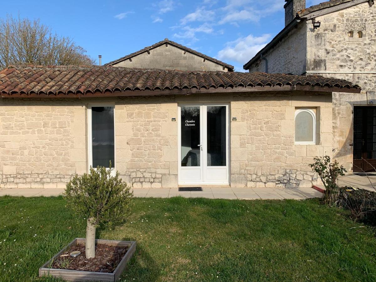 Blanzaguet-Saint-Cybard Chambre D'Hotes Naturiste Le Jardin Des Hirondelles المظهر الخارجي الصورة
